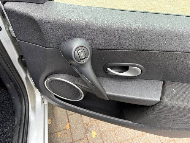 Foto 6 van Renault Clio 1.6-16V Dynamique S|AUTOMAAT|NIEUWE APK|AIRCO