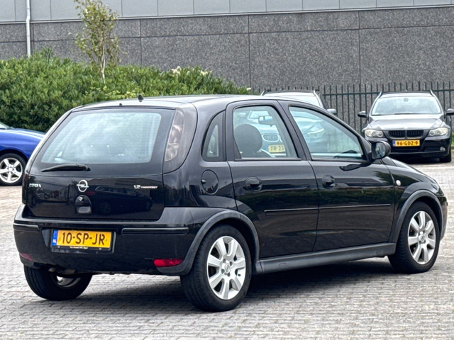 Foto 10 van Opel Corsa 1.2-16V Silverline | Airco | APK 09-07-2027 | Elektrische ramen en spiegels | LM velgen |
