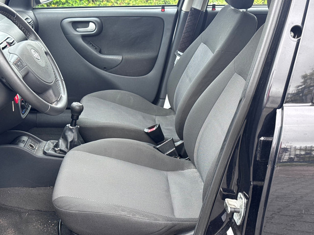 Foto 3 van Opel Corsa 1.2-16V Silverline | Airco | APK 09-07-2027 | Elektrische ramen en spiegels | LM velgen |
