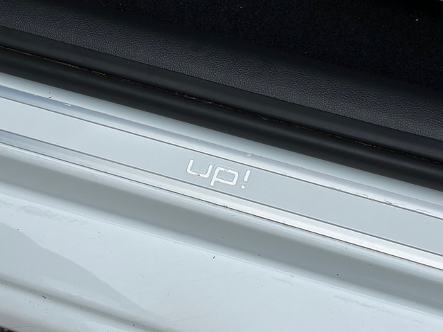 Foto 4 van Volkswagen Up! 1.0 high up! BlueMotion Navi stoelverwarming park sensor airco bluetooth