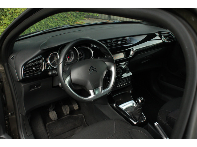 Foto 6 van Citroen DS3 1.2 VTi So Chic | Airco | Cruise Control | PDC | Nette Staat