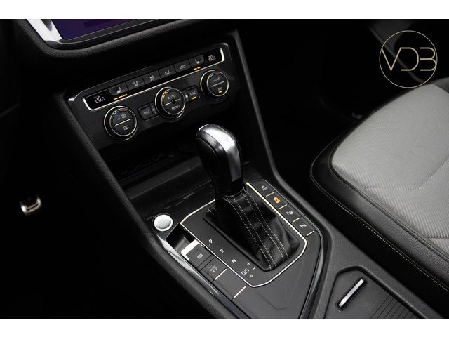 Foto 4 van Volkswagen Tiguan Allspace 1.5 TSI Highline Business R 7-Persoons PANO TREKHAAK