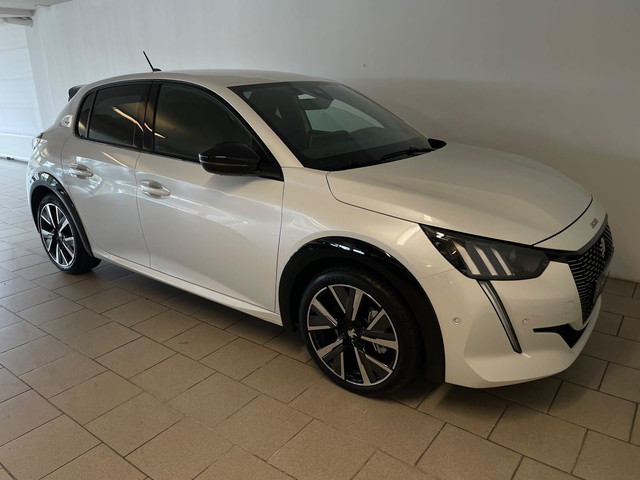 Foto 4 van Peugeot 208 1.2 PureTech GT Pack 130PK AUTOMAAT PARELMOER WIT AIRCO CLIMA NAVI CRUISE KEYLESS APPLE