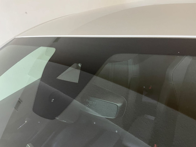 Foto 2 van Peugeot 208 1.2 PureTech GT Pack 130PK AUTOMAAT PARELMOER WIT AIRCO CLIMA NAVI CRUISE KEYLESS APPLE