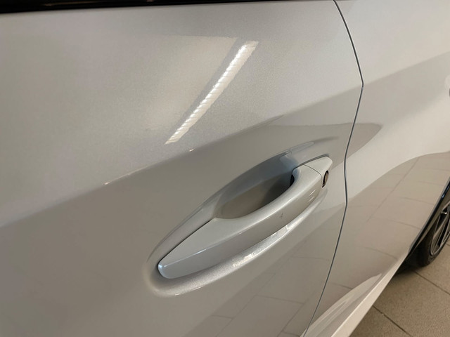 Foto 9 van Peugeot 208 1.2 PureTech GT Pack 130PK AUTOMAAT PARELMOER WIT AIRCO CLIMA NAVI CRUISE KEYLESS APPLE