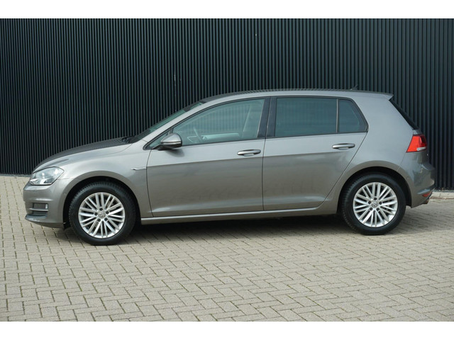 Foto 10 van Volkswagen Golf 1.2 TSI Business Edition R Connected DSG| Cruise| Cup editie