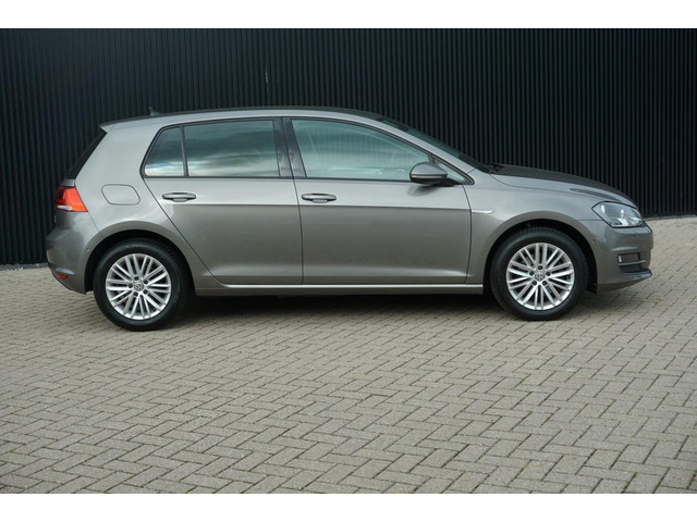 Foto 5 van Volkswagen Golf 1.2 TSI Business Edition R Connected DSG| Cruise| Cup editie