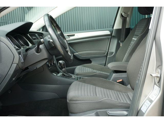 Foto 2 van Volkswagen Golf 1.2 TSI Business Edition R Connected DSG| Cruise| Cup editie