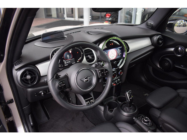 Foto 6 van MINI 5-Deurs 2.0 Cooper S MINI Yours | Pano | Leer | H/K | HUD | Stuur-en Stoelverwarming