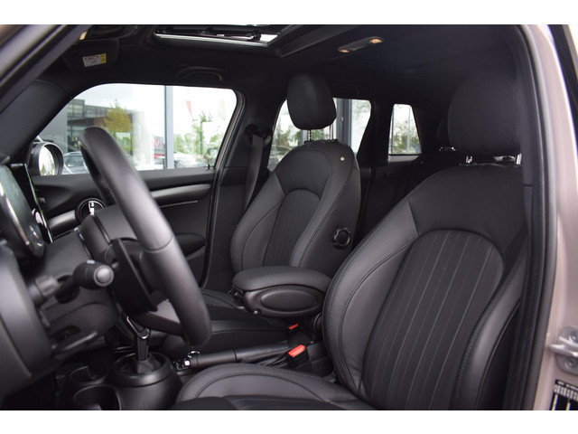 Foto 5 van MINI 5-Deurs 2.0 Cooper S MINI Yours | Pano | Leer | H/K | HUD | Stuur-en Stoelverwarming