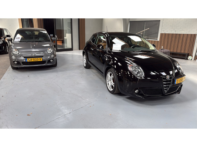 Foto 2 van Volkswagen Golf 1.2 TSI Tour, Trekhaak, Pioneer DVD NAVI, APK