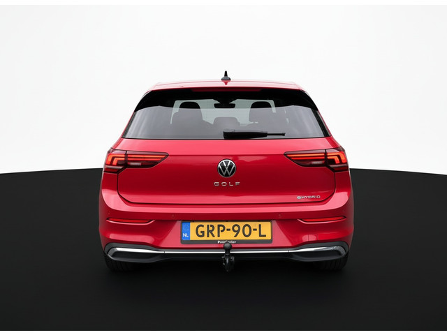 Foto 9 van Volkswagen Golf 1.5 eHybrid 204PK PHEV 50 JAREN EDITIE CAMERA/ALCANTARA/TREKHAAK/HEAD-UP