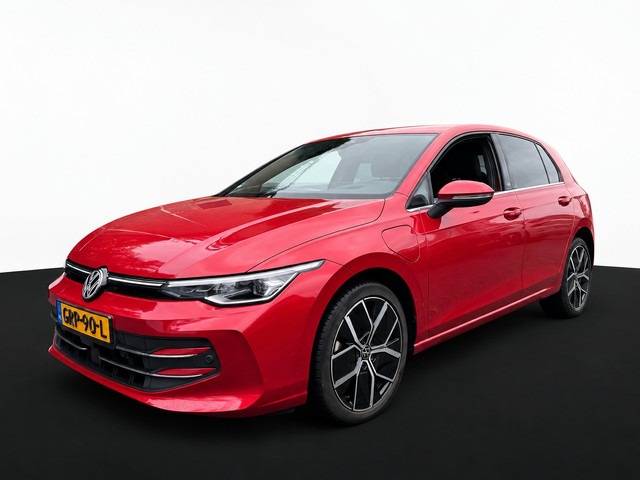 Foto 5 van Volkswagen Golf 1.5 eHybrid 204PK PHEV 50 JAREN EDITIE CAMERA/ALCANTARA/TREKHAAK/HEAD-UP