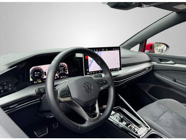 Foto 4 van Volkswagen Golf 1.5 eHybrid 204PK PHEV 50 JAREN EDITIE CAMERA/ALCANTARA/TREKHAAK/HEAD-UP