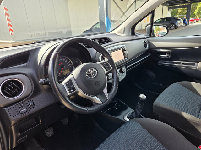 Foto 4 van Toyota Yaris 1.0 VVT-i Aspiration met navigatie