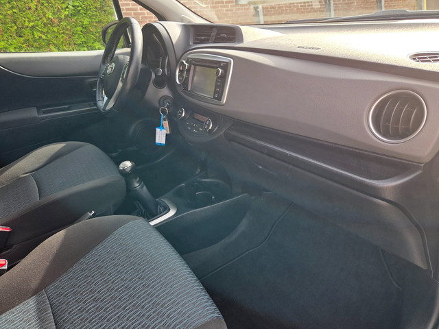 Foto 2 van Toyota Yaris 1.0 VVT-i Aspiration met navigatie