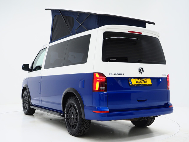 Foto 6 van Volkswagen California 2.0 TDI T6.1 4Motion DSG All Terrain | Slaaphefdak | Draaistoelen | Koelkast |