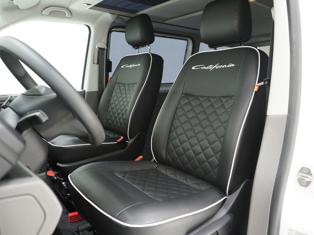 Foto 8 van Volkswagen California 2.0 TDI T6.1 4Motion DSG All Terrain | Slaaphefdak | Draaistoelen | Koelkast |