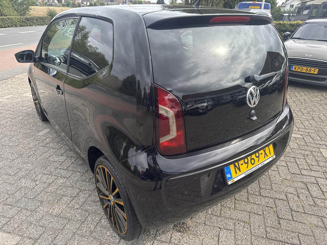 Foto 4 van Volkswagen Up! 1.0 up! Colour Edition