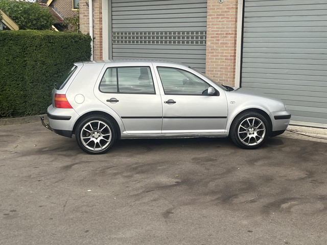 Foto 8 van Volkswagen Golf 1.6-16V Trendline