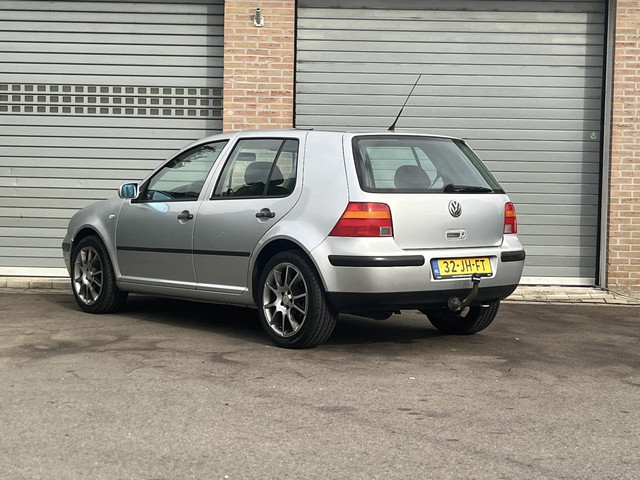 Foto 9 van Volkswagen Golf 1.6-16V Trendline