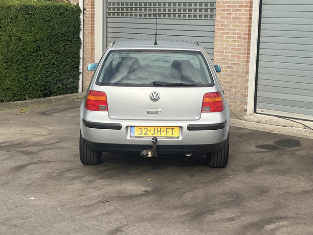 Foto 10 van Volkswagen Golf 1.6-16V Trendline