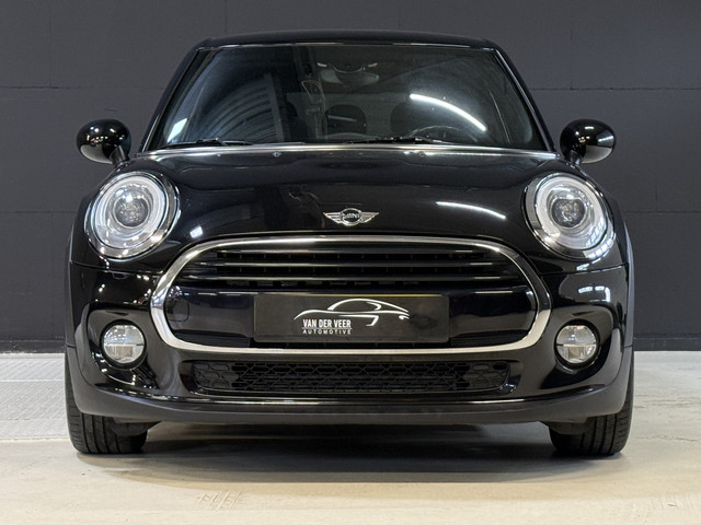 Foto 4 van MINI 5-deurs 1.5 Cooper Chili Serious Business | Stoelverwarming | Sportstoelen | Clima | Cruise