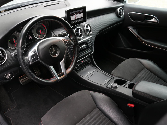 Foto 2 van Mercedes-Benz A-klasse 200 Ambition AMG Line | Camera | Stoelverwarming