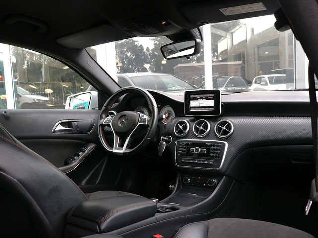 Foto 3 van Mercedes-Benz A-klasse 200 Ambition AMG Line | Camera | Stoelverwarming