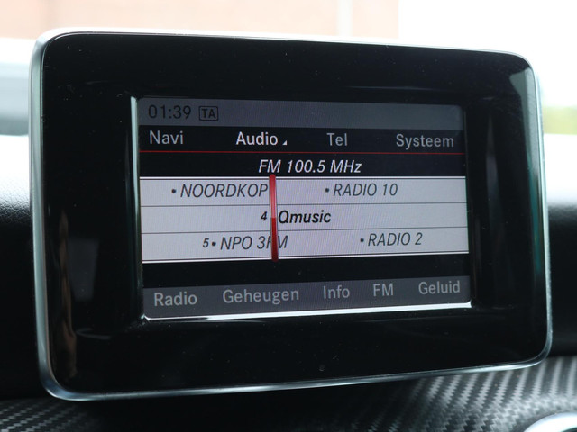 Foto 4 van Mercedes-Benz A-klasse 200 Ambition AMG Line | Camera | Stoelverwarming