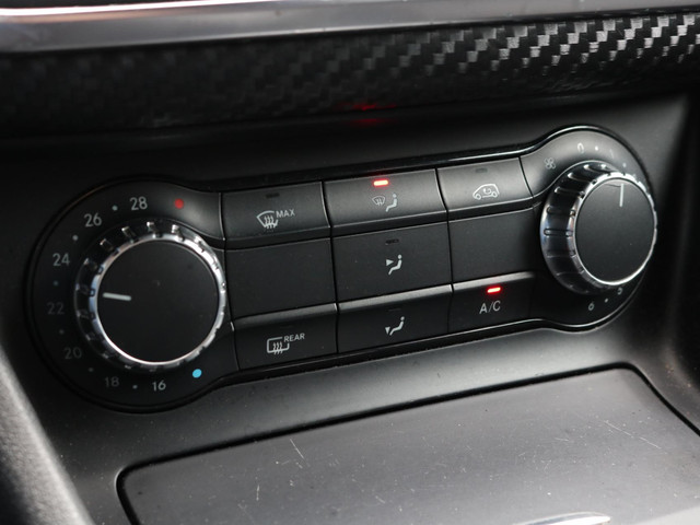 Foto 8 van Mercedes-Benz A-klasse 200 Ambition AMG Line | Camera | Stoelverwarming