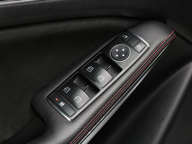 Foto 9 van Mercedes-Benz A-klasse 200 Ambition AMG Line | Camera | Stoelverwarming