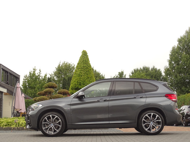 Foto 10 van BMW X1 sDrive20i M-Sport | HUD | Trekhk | Camera | Carplay | 19 inch Unieke kmstand!
