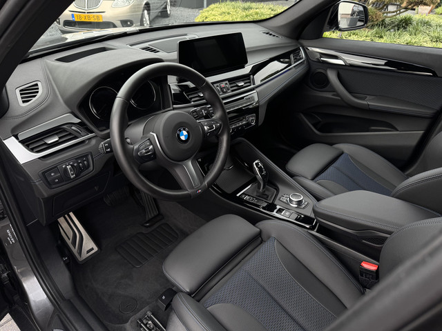 Foto 9 van BMW X1 sDrive20i M-Sport | HUD | Trekhk | Camera | Carplay | 19 inch Unieke kmstand!