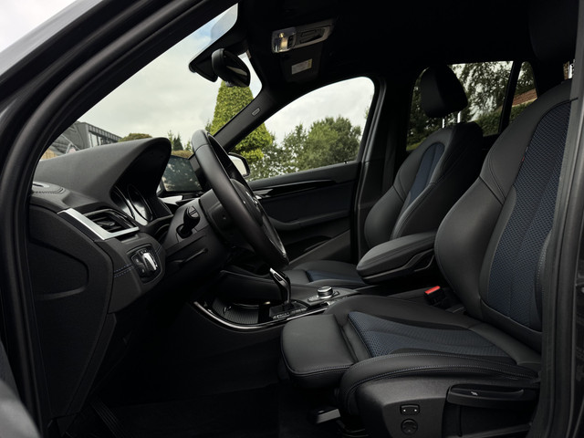 Foto 8 van BMW X1 sDrive20i M-Sport | HUD | Trekhk | Camera | Carplay | 19 inch Unieke kmstand!