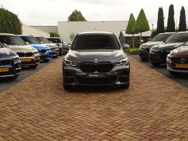 Foto 5 van BMW X1 sDrive20i M-Sport | HUD | Trekhk | Camera | Carplay | 19 inch Unieke kmstand!