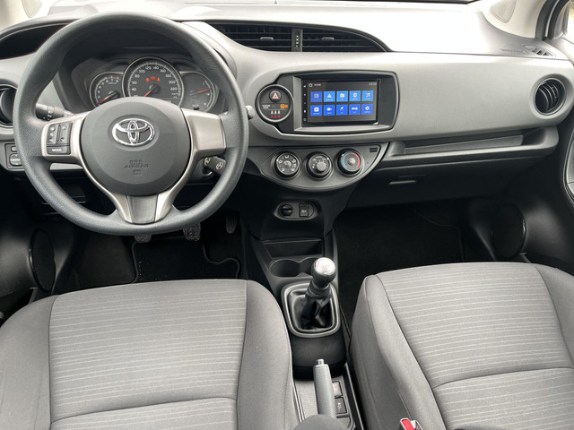 Toyota Yaris 1.0 VVT-i Now | 5 deurs | Airconditioning | Radio met Apple Carplay/ Android auto | Cen