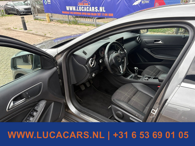 Foto 2 van Mercedes-Benz A-klasse 180 Prestige AMG 2X SLEUTEL NAP NIEUWE APK!