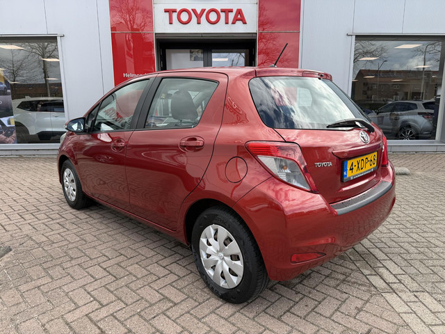 Foto 3 van Toyota Yaris 1.0 VVT-i Now | All-wheather banden | Dealer onderhouden
