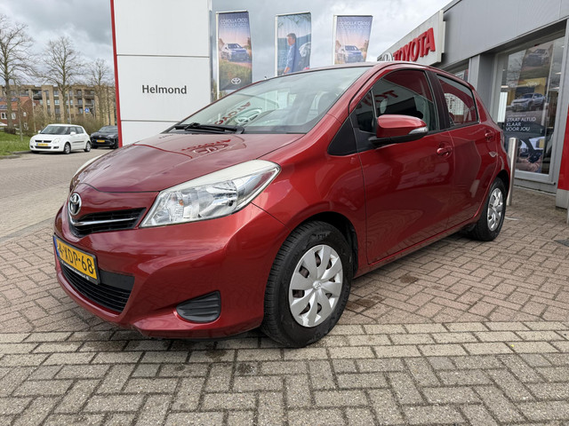 Foto 4 van Toyota Yaris 1.0 VVT-i Now | All-wheather banden | Dealer onderhouden
