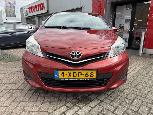 Foto 8 van Toyota Yaris 1.0 VVT-i Now | All-wheather banden | Dealer onderhouden
