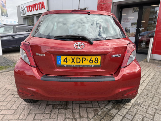 Foto 9 van Toyota Yaris 1.0 VVT-i Now | All-wheather banden | Dealer onderhouden