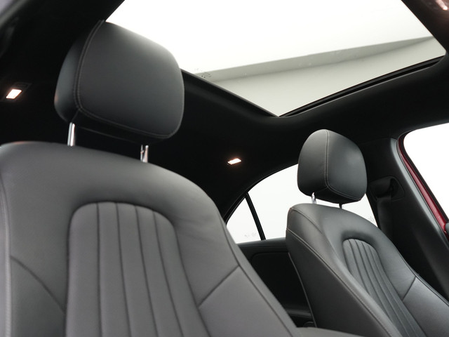 Foto 5 van Mercedes-Benz A-Klasse 250 e Premium PHEV 218pk Dealer O.H | Trekhaak Af Fabriek | Panodak | Adaptiv