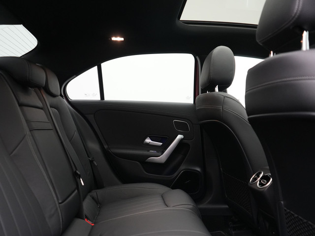 Foto 6 van Mercedes-Benz A-Klasse 250 e Premium PHEV 218pk Dealer O.H | Trekhaak Af Fabriek | Panodak | Adaptiv