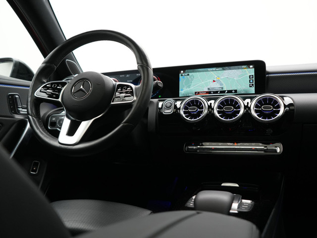 Foto 9 van Mercedes-Benz A-Klasse 250 e Premium PHEV 218pk Dealer O.H | Trekhaak Af Fabriek | Panodak | Adaptiv