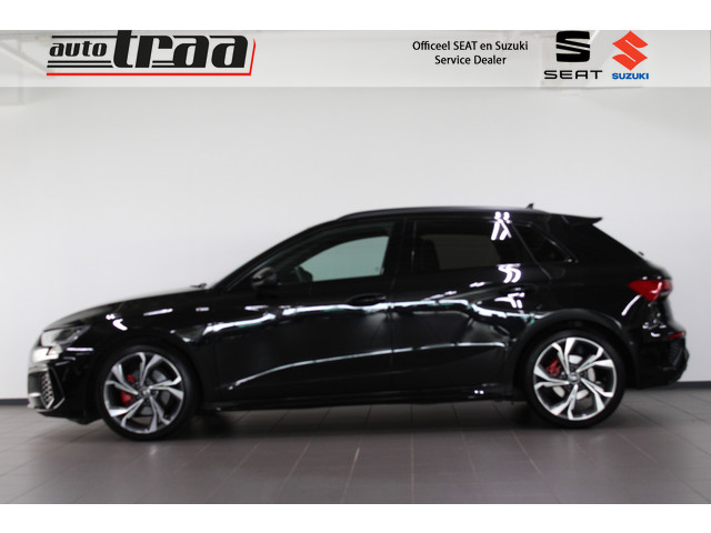 Foto 4 van Audi A3 Sportback 30 TFSI S edition Stoelverw. / Trekhaak / S-Line