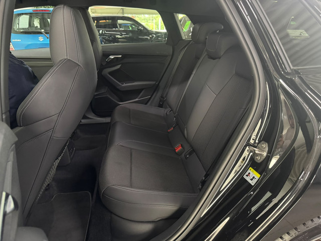 Foto 7 van Audi A3 Sportback 30 TFSI S edition Stoelverw. / Trekhaak / S-Line