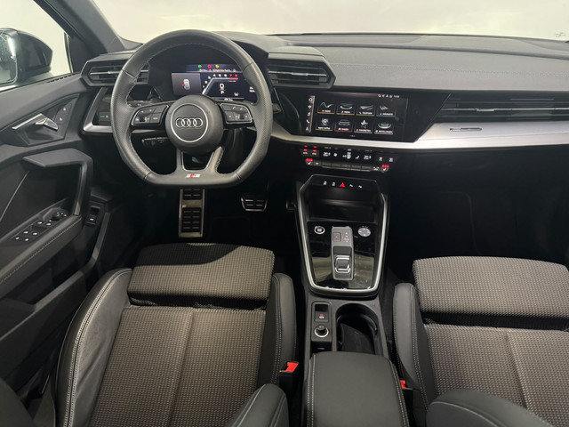 Foto 8 van Audi A3 Sportback 30 TFSI S edition Stoelverw. / Trekhaak / S-Line