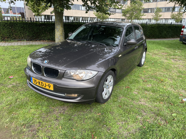 BMW 1-serie 116i Business Line Top staat nl auto alle boekjes aanwezig zie foto’s