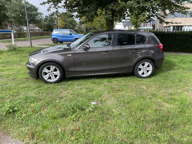 Foto 2 van BMW 1-serie 116i Business Line Top staat nl auto alle boekjes aanwezig zie foto’s